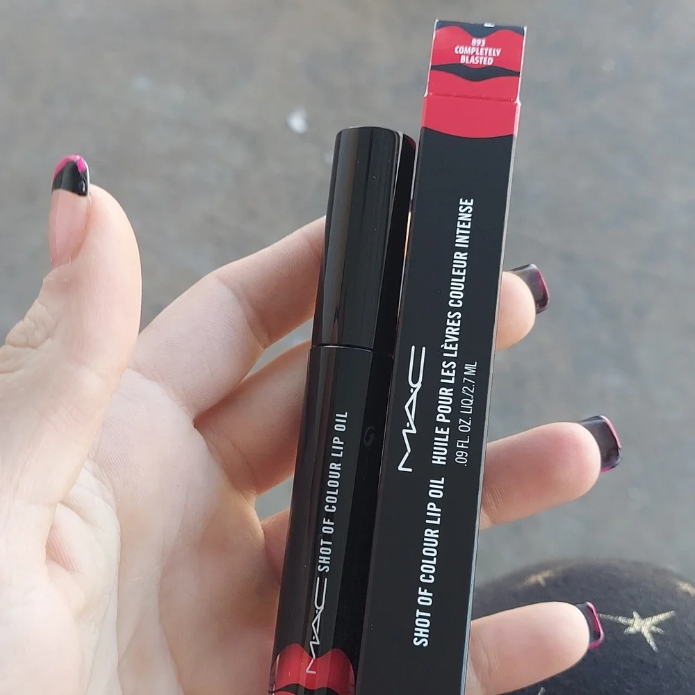 ⭐🧸Mac Completley Blasted Lip Oil
